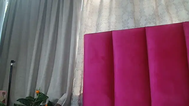YummyMilkyLane online show from June 5, 2026, 5:56 am