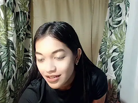 Snapshot of itsme_gwen chatting on June 1, 2026, 10:48 am itsme gwen online show from June 1, 2026, 10:48 am