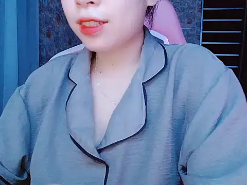 Julie Ulie online show from May 27, 2026, 2:24 pm