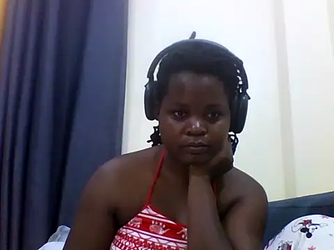 Snapshot of ladar chatting on June 6, 2026, 3:56 am ladar online show from June 6, 2026, 3:56 am