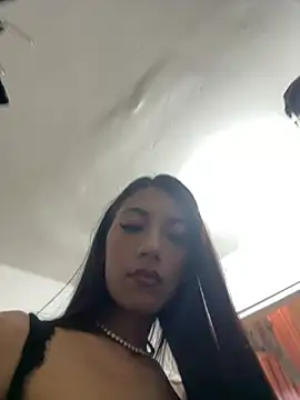 candy bonny1924 online show from May 28, 2026, 2:01 pm