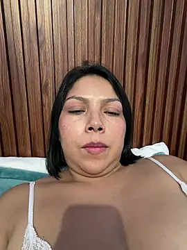 ISABELLA  LUNA online show from June 30, 2026, 1:38 am