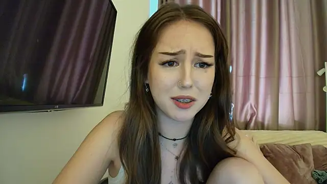 Snapshot of silver_grl chatting on June 1, 2026, 2:34 am silver grl online show from June 1, 2026, 2:34 am