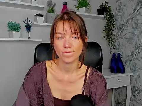 Snapshot of KiraBliss28 chatting on June 2, 2026, 5:40 am KiraBliss28 online show from June 2, 2026, 5:40 am