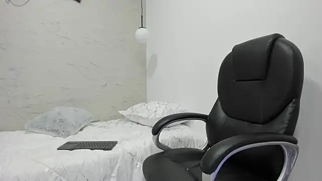 HannahMillers online show from June 14, 2026, 3:24 pm