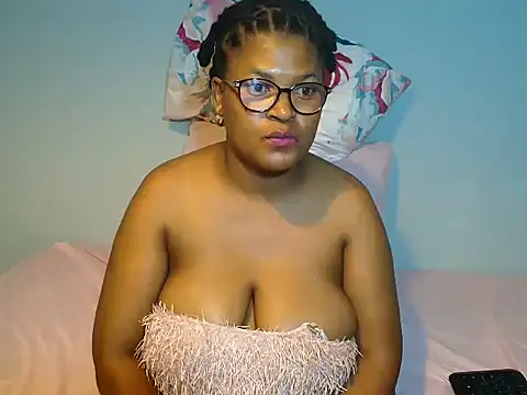 Snapshot of CandyYumsAerolaXX chatting on May 26, 2026, 7:12 pm CandyYumsAerolaXX online show from May 26, 2026, 7:12 pm