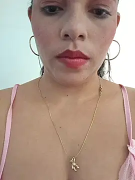 Snapshot of Estrella_em chatting on July 13, 2026, 4:50 pm Estrella em online show from July 13, 2026, 4:50 pm
