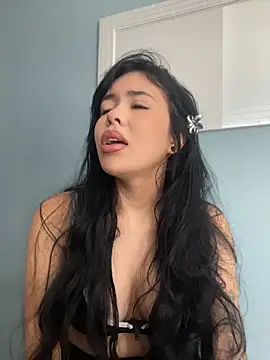 FERNANDAXX  online show from May 27, 2026, 1:40 pm