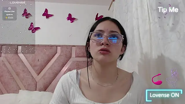 Snapshot of Angel-Hott_ chatting on June 11, 2026, 4:31 am Angel-Hott online show from June 11, 2026, 4:31 am