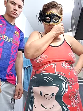HOTANDSKINNY online show from July 6, 2026, 11:17 am