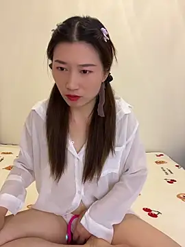 qiuqiu 018 online show from May 24, 2026, 11:48 pm