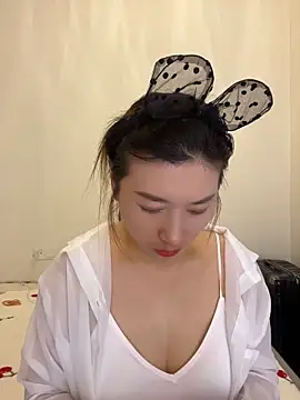 qiuqiu 018 online show from May 26, 2026, 10:52 pm