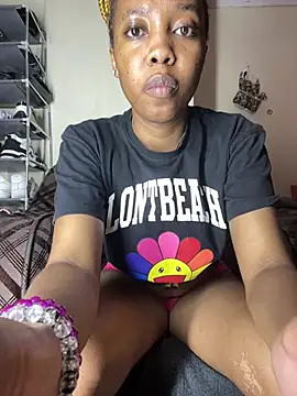Snapshot of Sweet_Linah1 chatting on June 25, 2026, 2:33 pm Sweet Linah1 online show from June 25, 2026, 2:33 pm