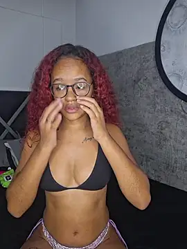 Zoee-Ross online show from May 31, 2026, 10:21 am