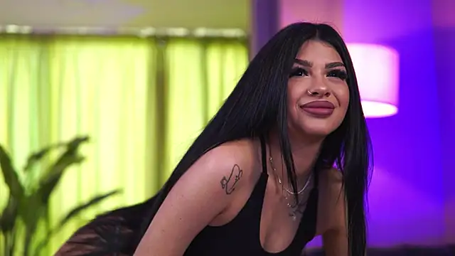 Snapshot of SpicyLeila chatting on May 25, 2026, 8:57 am SpicyLeila online show from May 25, 2026, 8:57 am