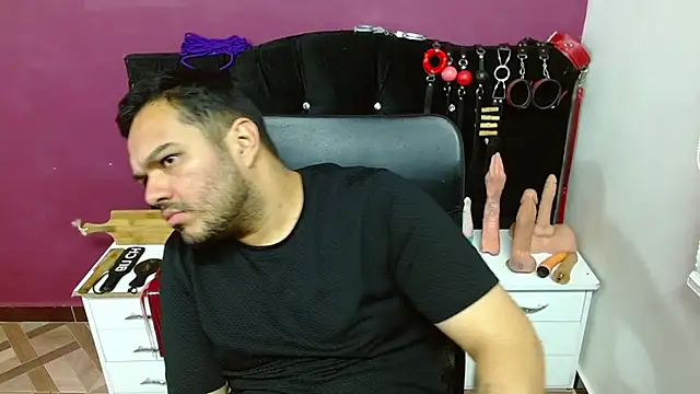 Snapshot of -AlejandroT- chatting on June 1, 2026, 10:53 pm -AlejandroT- online show from June 1, 2026, 10:53 pm