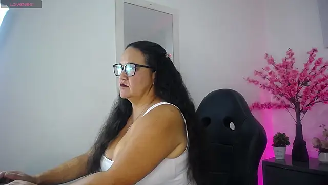 Snapshot of Annie_Carterr_ chatting on May 27, 2026, 12:56 pm Annie Carterr online show from May 27, 2026, 12:56 pm