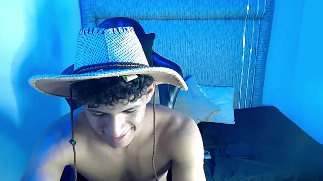 Snapshot of Nicolas_brown_ chatting on May 23, 2026, 4:22 am Nicolas brown online show from May 23, 2026, 4:22 am