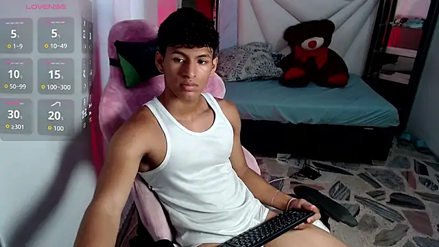 Snapshot of Nicolas_brown_ chatting on May 27, 2026, 3:19 pm Nicolas brown online show from May 27, 2026, 3:19 pm