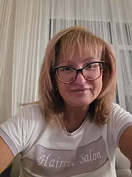 -LindaKing- online show from June 4, 2026, 8:35 pm