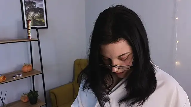 Veronica McKinney online show from May 30, 2026, 1:06 pm