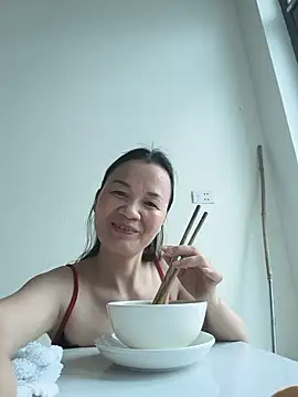 Snapshot of Lye_lovely chatting on June 28, 2026, 2:40 am Lye lovely online show from June 28, 2026, 2:40 am