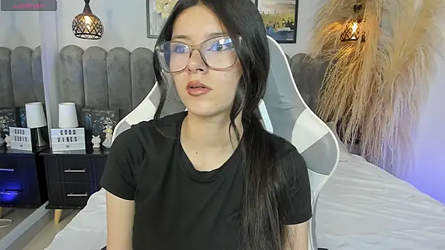 Snapshot of amber_hill__ chatting on May 26, 2026, 12:14 pm amber hill online show from May 26, 2026, 12:14 pm