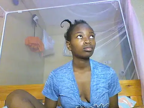 Snapshot of aliana082169 chatting on June 22, 2026, 8:44 am aliana082169 online show from June 22, 2026, 8:44 am