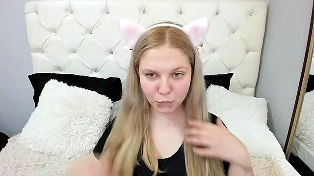 Snapshot of Girl4Power chatting on June 5, 2026, 6:02 pm Girl4Power online show from June 5, 2026, 6:02 pm