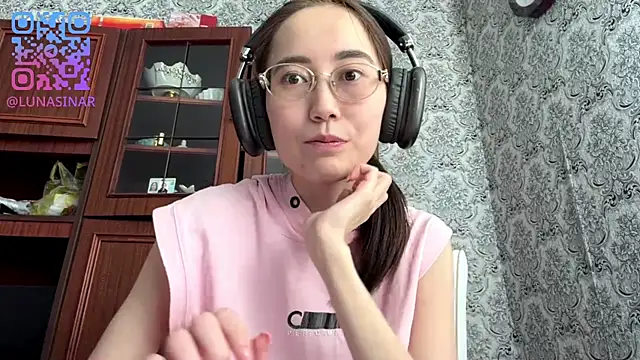 VickieTrudo online show from June 12, 2026, 4:32 am