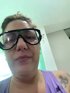 lulupiecitosamor online show from July 16, 2026, 1:30 pm