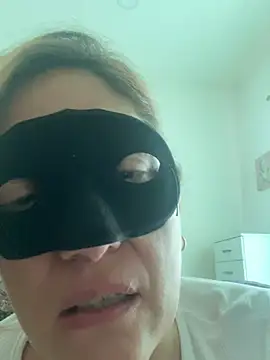 lulupiecitosamor online show from July 8, 2026, 4:18 pm