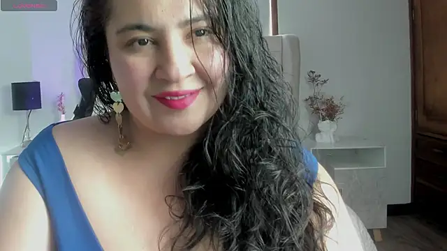 Snapshot of JadeBellee chatting on June 6, 2026, 6:13 pm JadeBellee online show from June 6, 2026, 6:13 pm