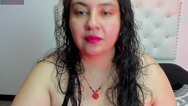 JadeBellee online show from May 27, 2026, 12:45 pm