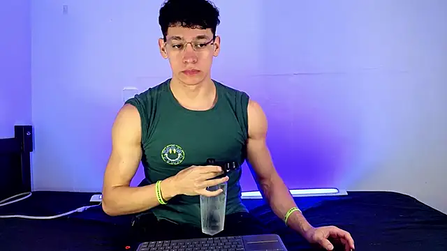 Luke Muscle online show from May 28, 2026, 12:33 pm