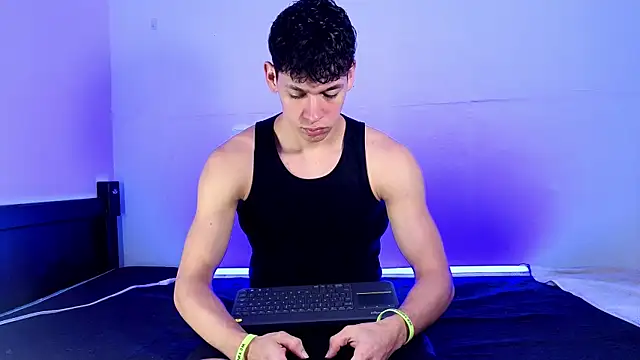Luke Muscle online show from May 27, 2026, 12:34 pm