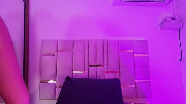 Mikaela-Banes online show from July 18, 2026, 7:33 pm