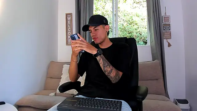 Snapshot of NickCopeer_ chatting on June 2, 2026, 12:27 pm NickCopeer online show from June 2, 2026, 12:27 pm