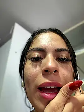 Snapshot of Eveliin__ chatting on June 16, 2026, 3:45 pm Eveliin online show from June 16, 2026, 3:45 pm