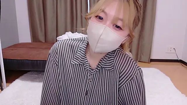 Riona H online show from May 30, 2026, 3:35 am