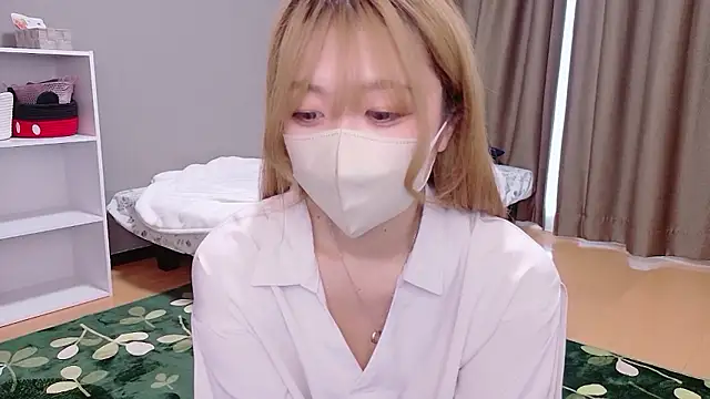 Riona H online show from May 27, 2026, 3:58 am