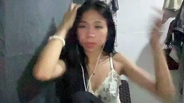 amberluiss online show from June 1, 2026, 1:55 pm