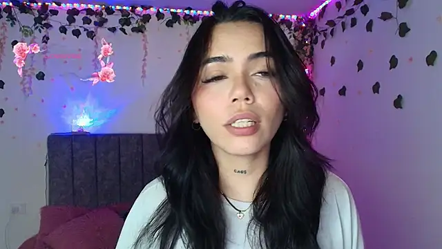 Snapshot of andraa_rossee chatting on May 31, 2026, 5:40 pm andraa rossee online show from May 31, 2026, 5:40 pm