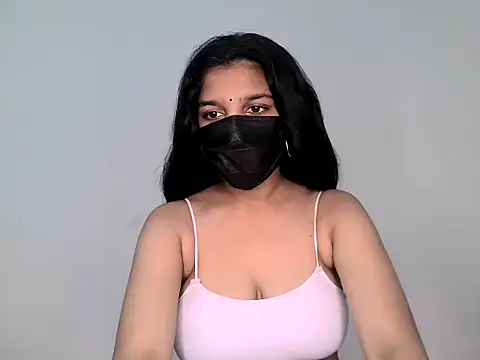 Snapshot of suzan_melly chatting on June 2, 2026, 5:40 am suzan melly online show from June 2, 2026, 5:40 am