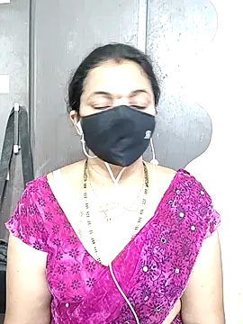 Snapshot of Leela_555 chatting on June 1, 2026, 2:39 pm Leela 555 online show from June 1, 2026, 2:39 pm