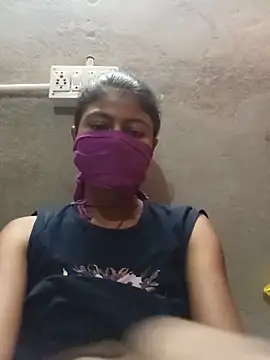 Snapshot of Tiyaasa chatting on May 31, 2026, 2:17 am Tiyaasa online show from May 31, 2026, 2:17 am
