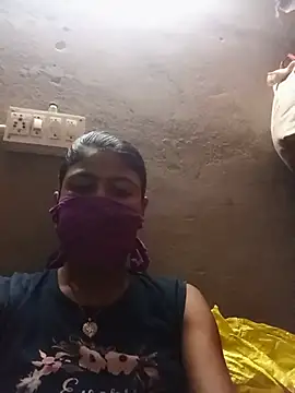 Snapshot of Tiyaasa chatting on June 2, 2026, 2:44 am Tiyaasa online show from June 2, 2026, 2:44 am