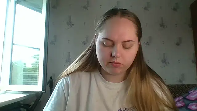 Snapshot of SoftHypnose chatting on June 15, 2026, 8:03 am SoftHypnose online show from June 15, 2026, 8:03 am