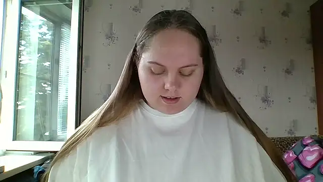 Snapshot of SoftHypnose chatting on July 14, 2026, 10:32 am SoftHypnose online show from July 14, 2026, 10:32 am
