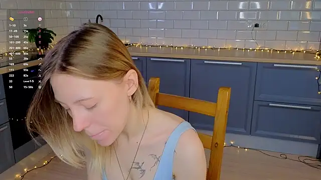 Snapshot of BlondeKelly chatting on May 23, 2026, 3:33 pm BlondeKelly online show from May 23, 2026, 3:33 pm